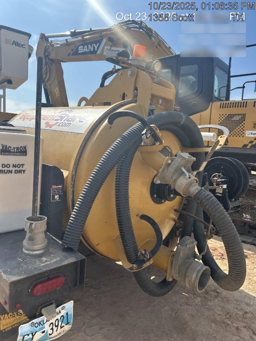 2021 Vac-Tron LP573XDT 500 Gallon Debris Tank w/ Hydraulic Tilt, two (2) 100 Gallon Water Tanks, Low Profile Torsion Axles (12,000 GVWR)