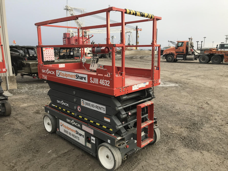 2018 Skyjack SJIII-4632 Skyjack SJIII4632 Scissor Lift w/Trojan Batteries