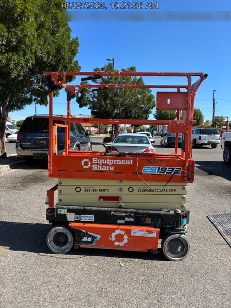 2023 JLG ES1932