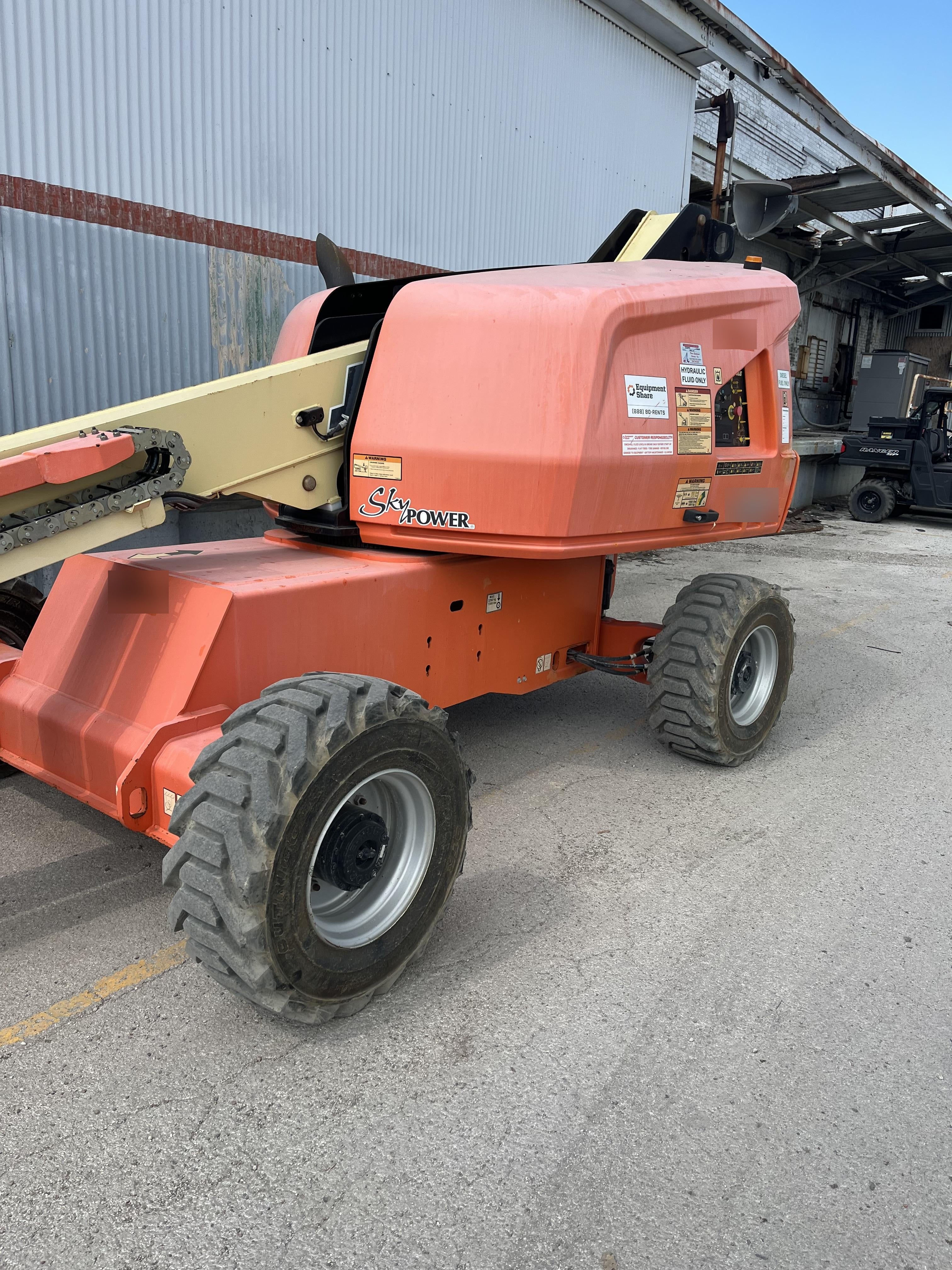 2019 JLG 400S