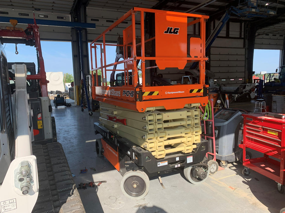 2022 JLG R4045