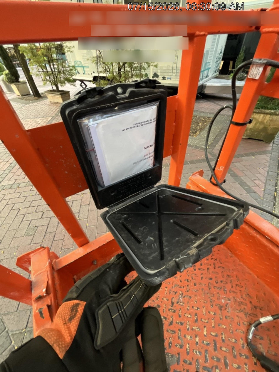 2022 JLG ES1330L