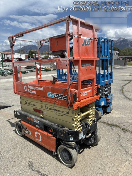 2023 JLG ES1932