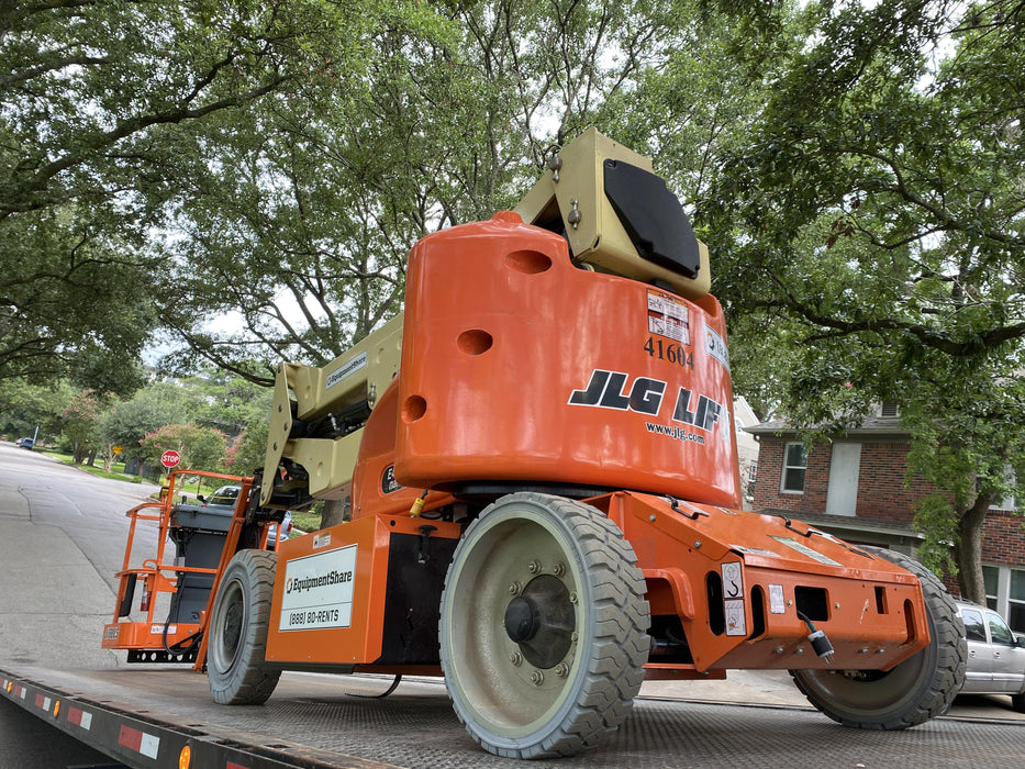 2019 JLG E400AJP