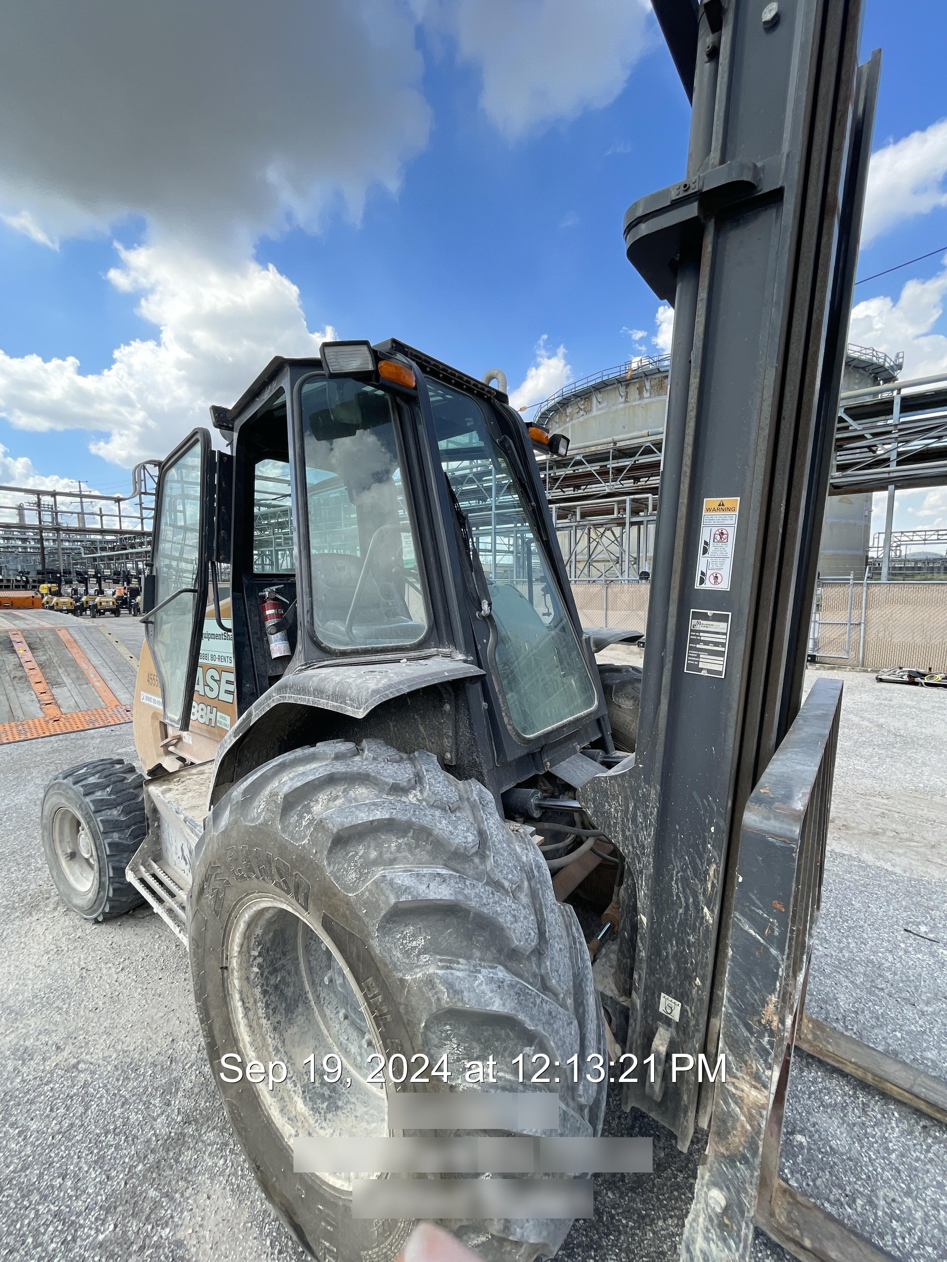 2019 CASE 588H