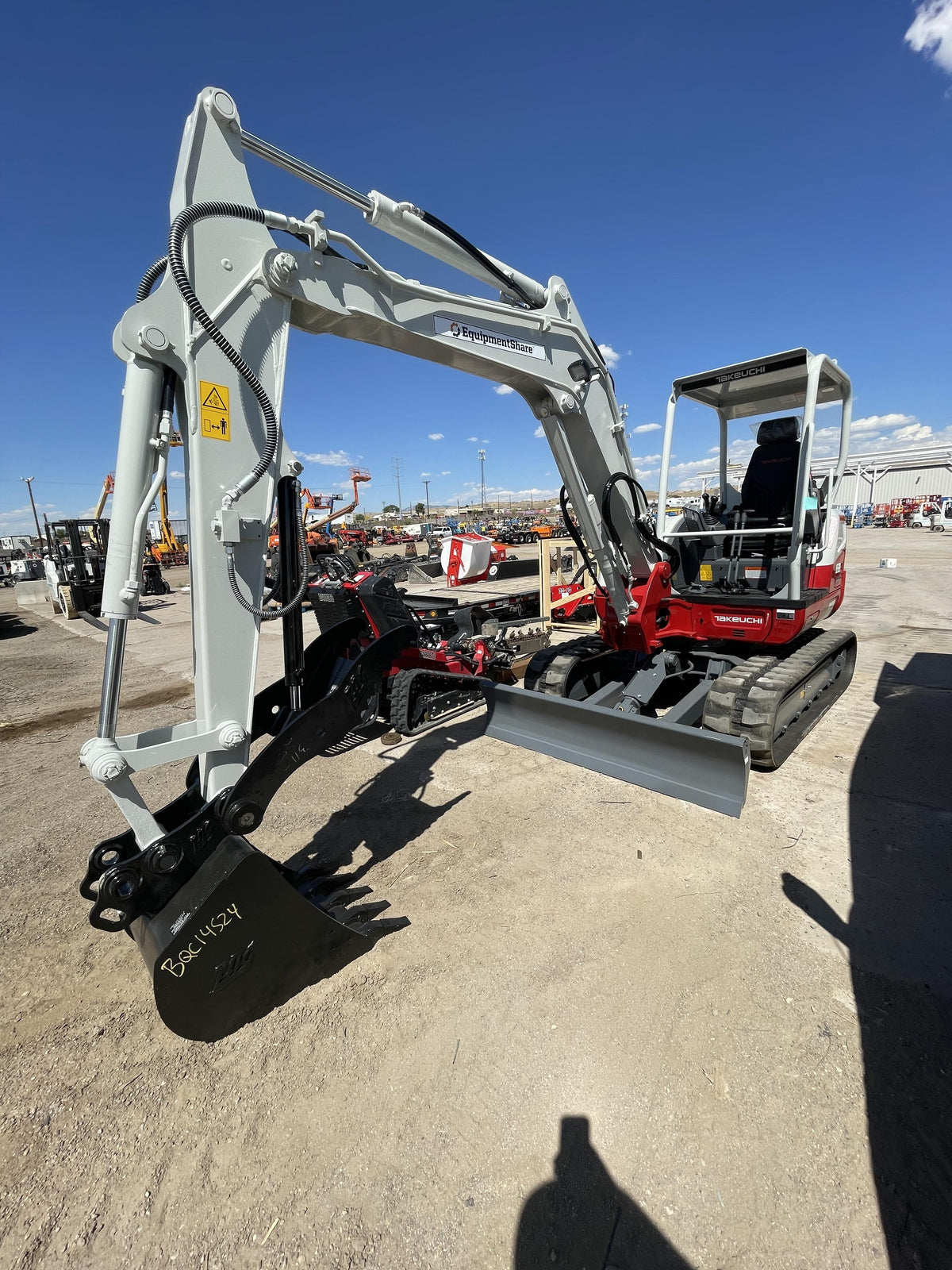 2023 TAKEUCHI TB250-2R