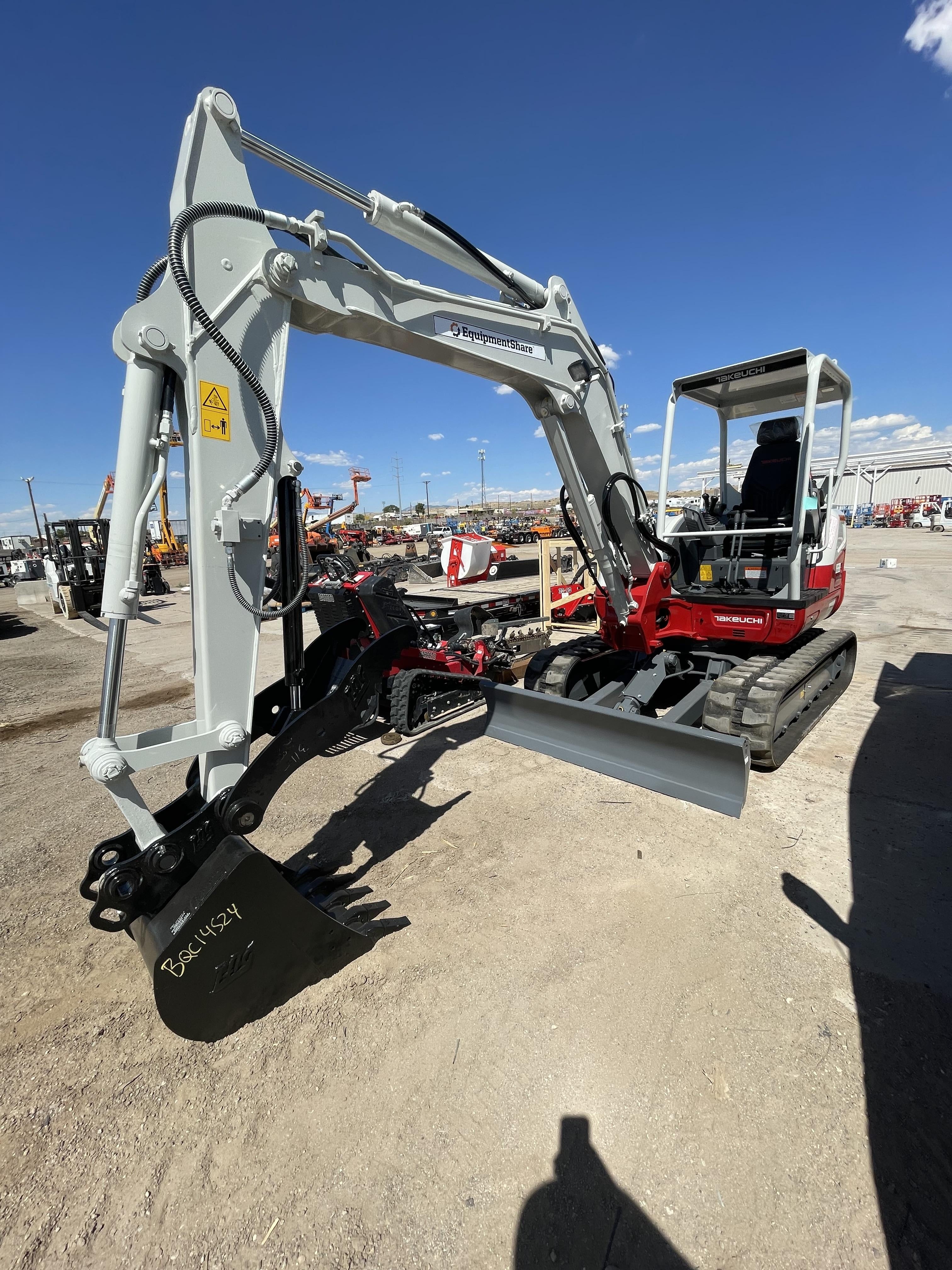 2023 TAKEUCHI TB250-2R
