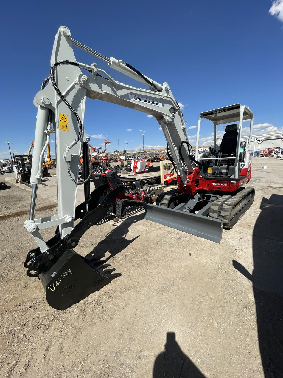 2023 TAKEUCHI TB250-2R