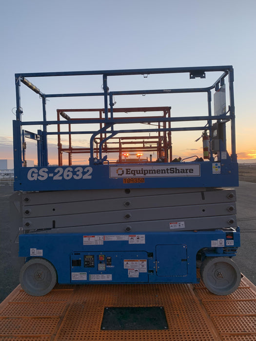 2020 Genie GS-2632 Solid NM Tires, Folding Rails with Half-Height Swing Gate, Beacon, 800W Invertor