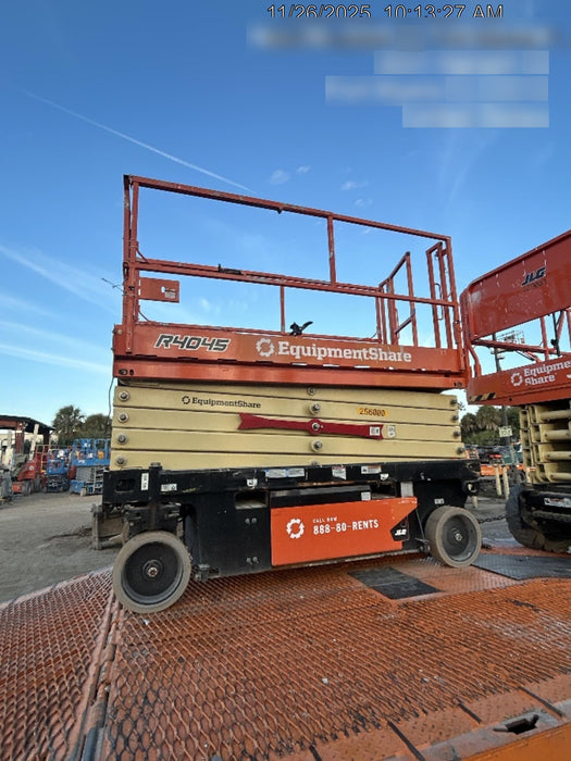 2022 JLG R4045