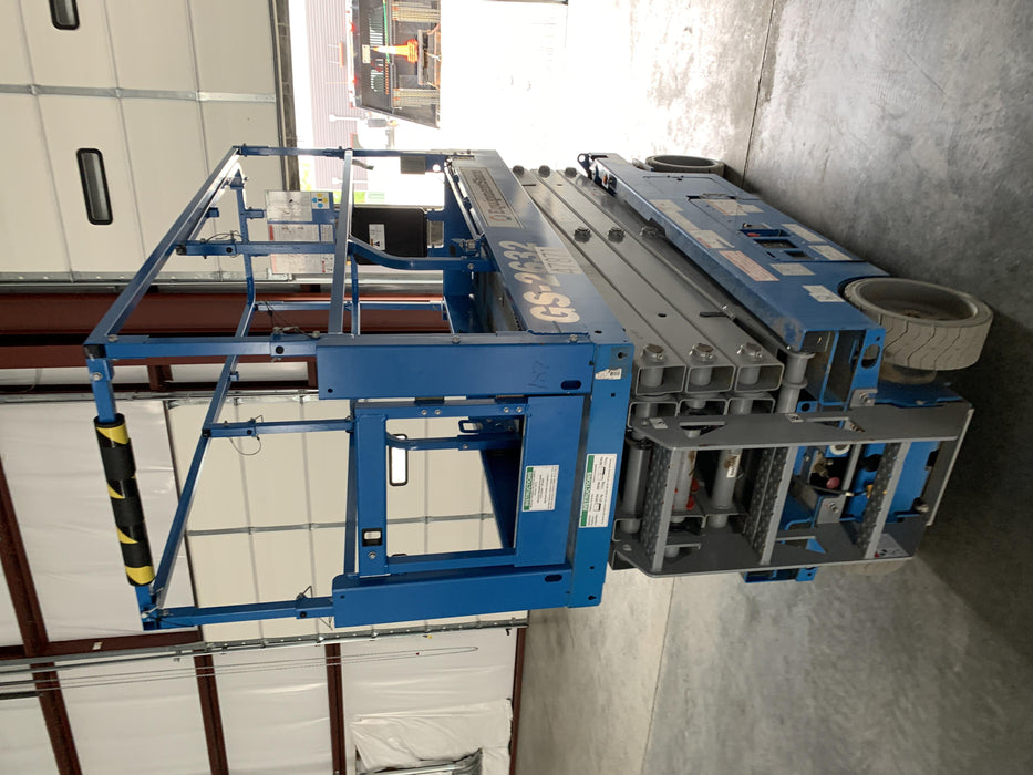 2019 Genie GS-2632 Folding rails with half height swing gate