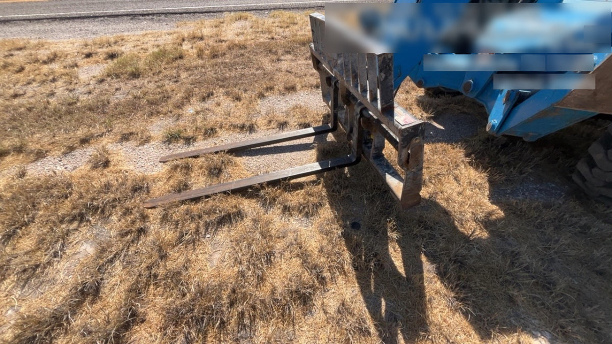 2016 Genie GTH-1056 Genie GTH1056, Solid Tires, 60" carriage, Open ROPS
