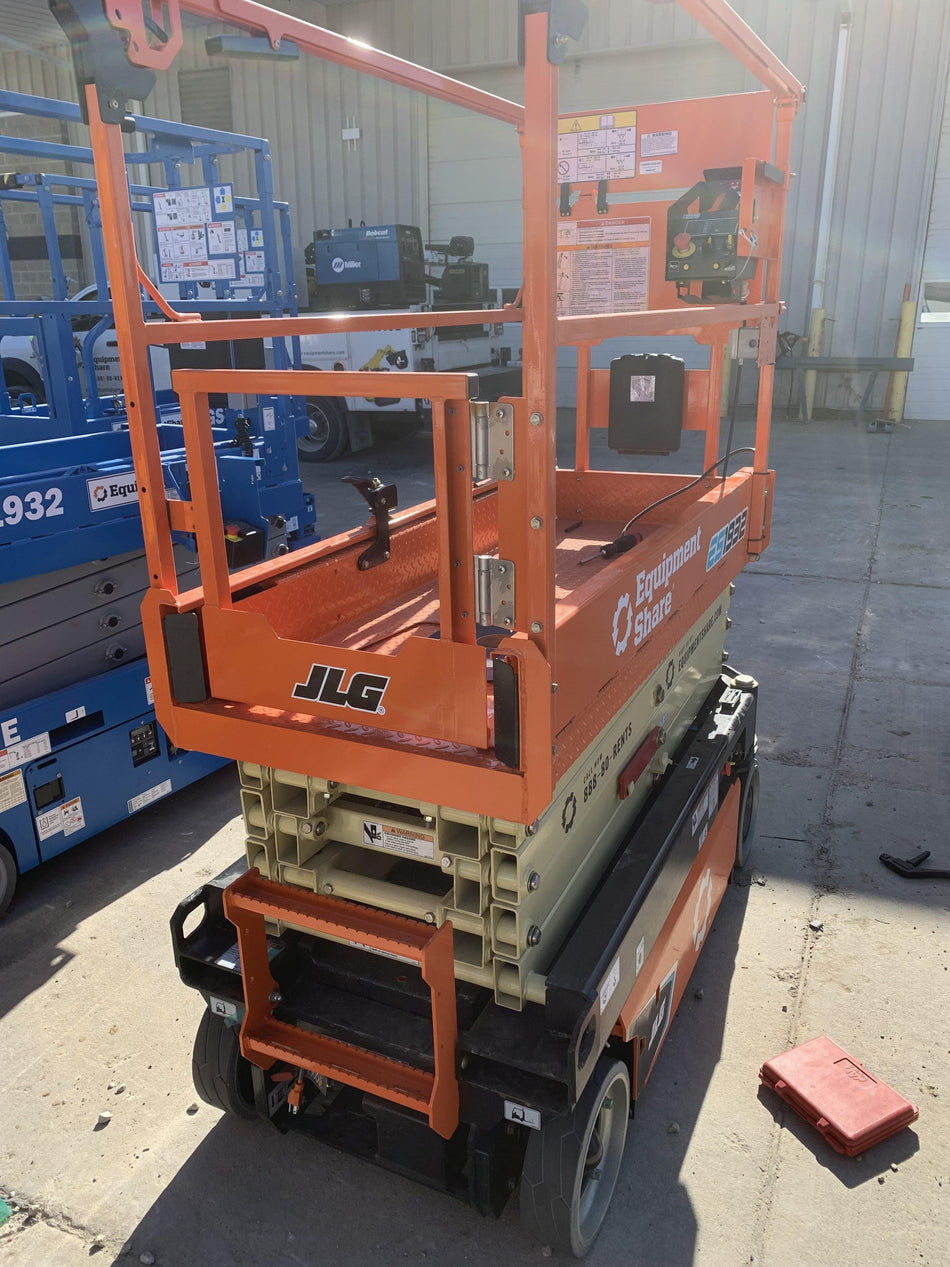 2022 JLG ES1932