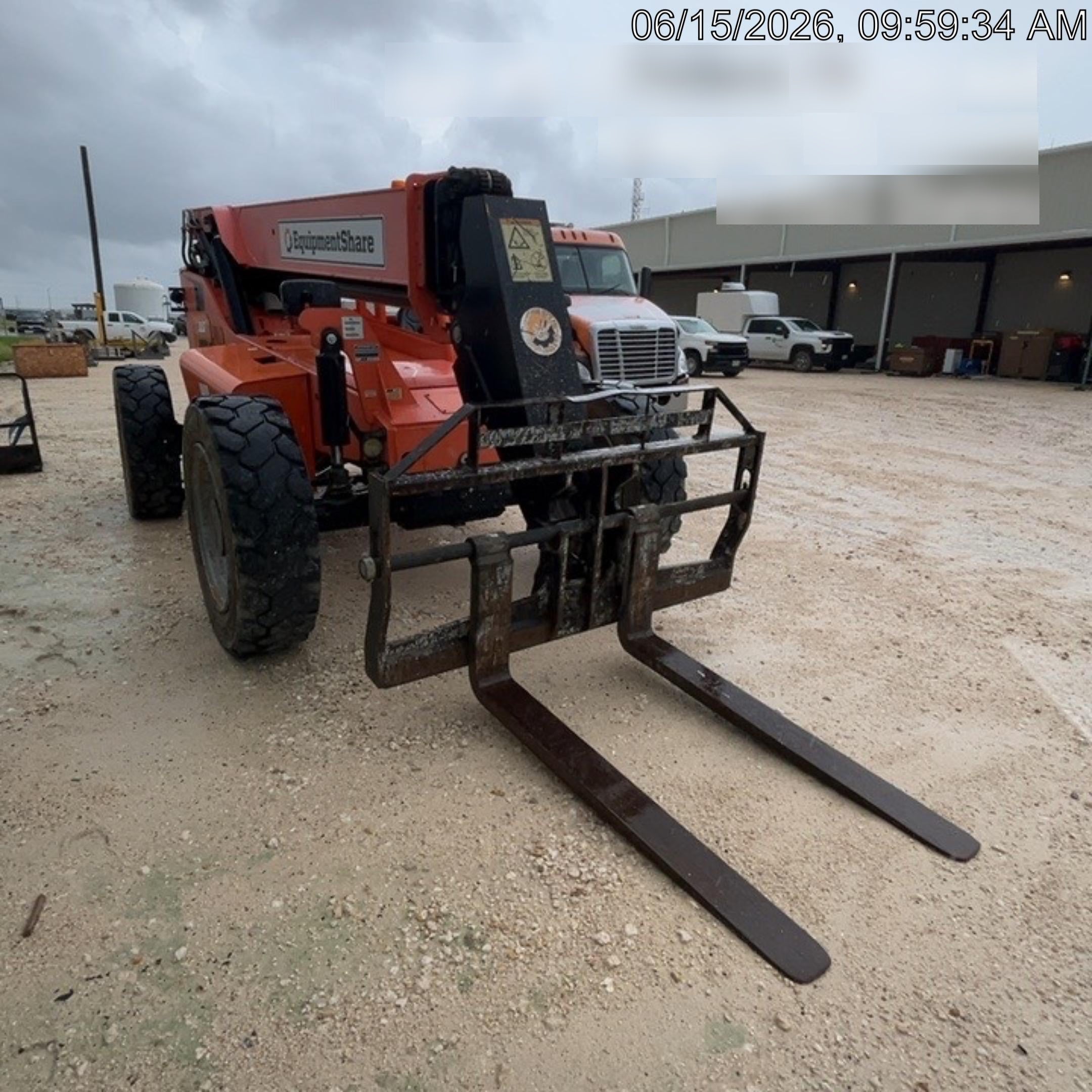 2020 Skytrak 8042 74 Hp, FF Tires, Work Lights, Beacon, Aux Hydraulics, Back up Alarm, Lifting Eye, ES Decals