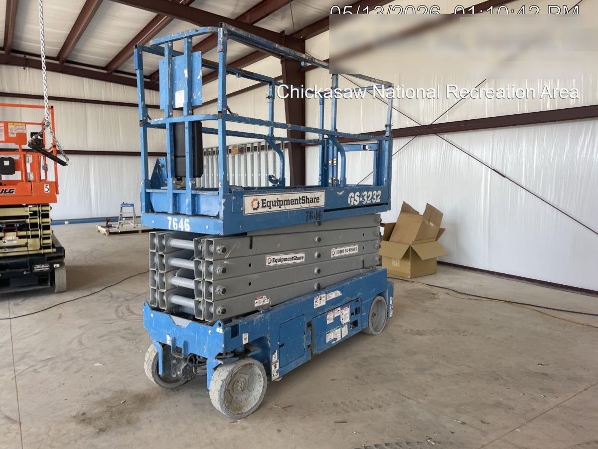 2017 Genie GS-3232 Genie GS3232 Lift w/Folding Rails and Swing Gate