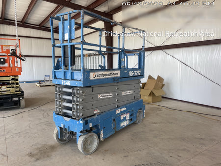2017 Genie GS-3232 Genie GS3232 Lift w/Folding Rails and Swing Gate