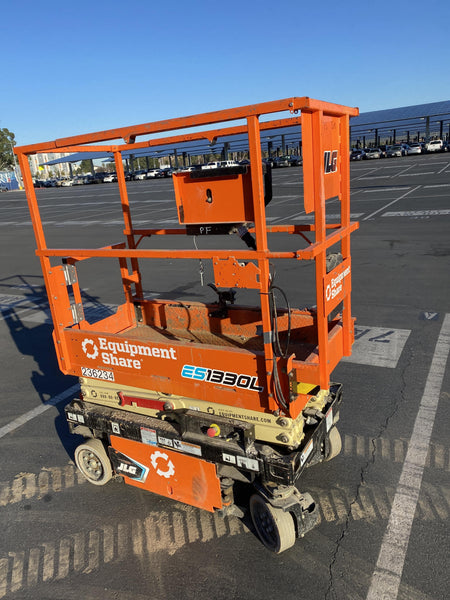 2022 JLG ES1330L