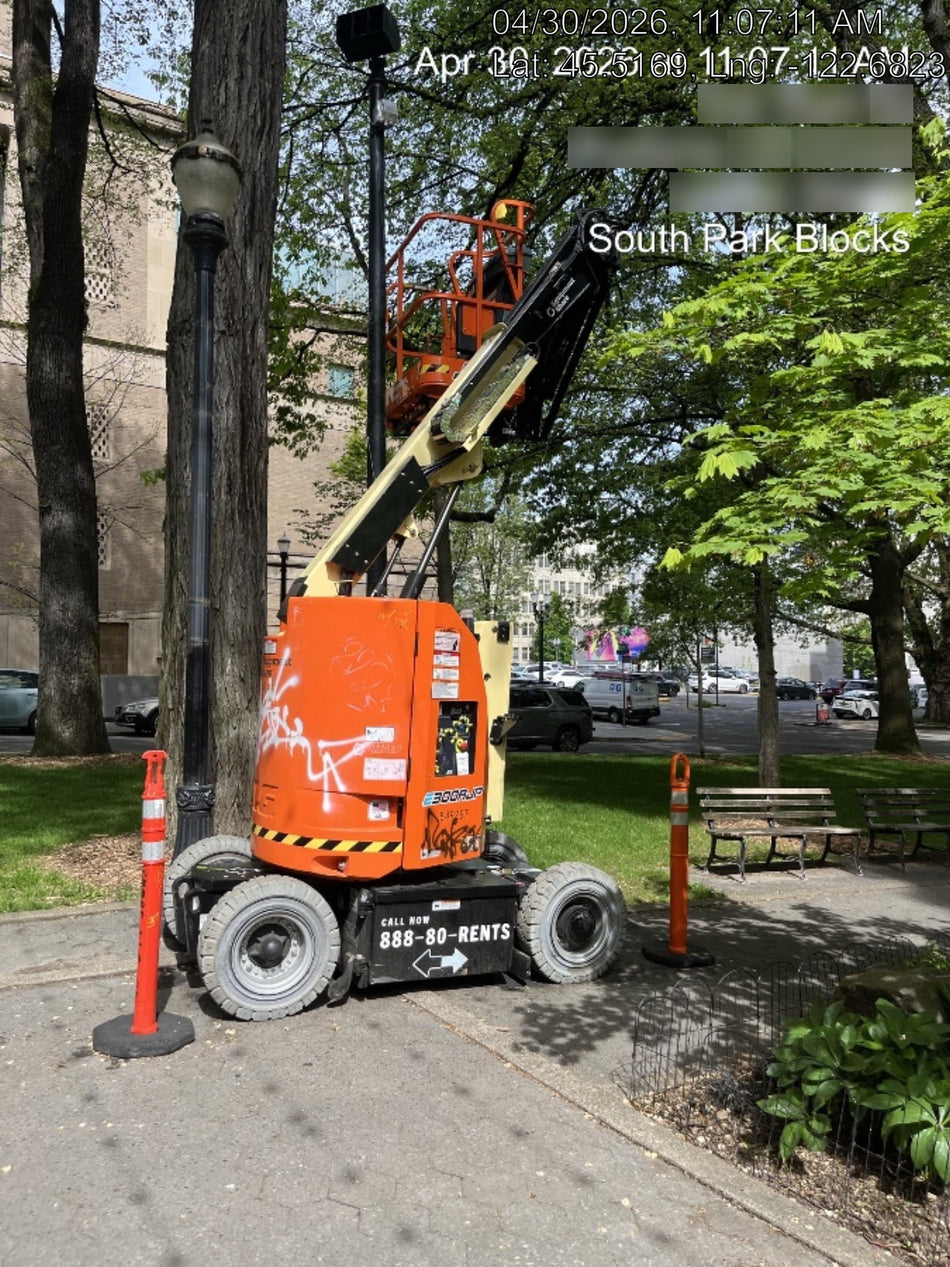 2025 JLG E300AJP