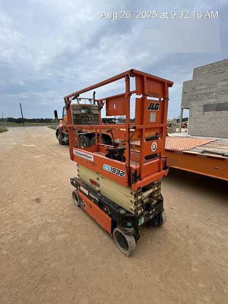 2022 JLG ES1932