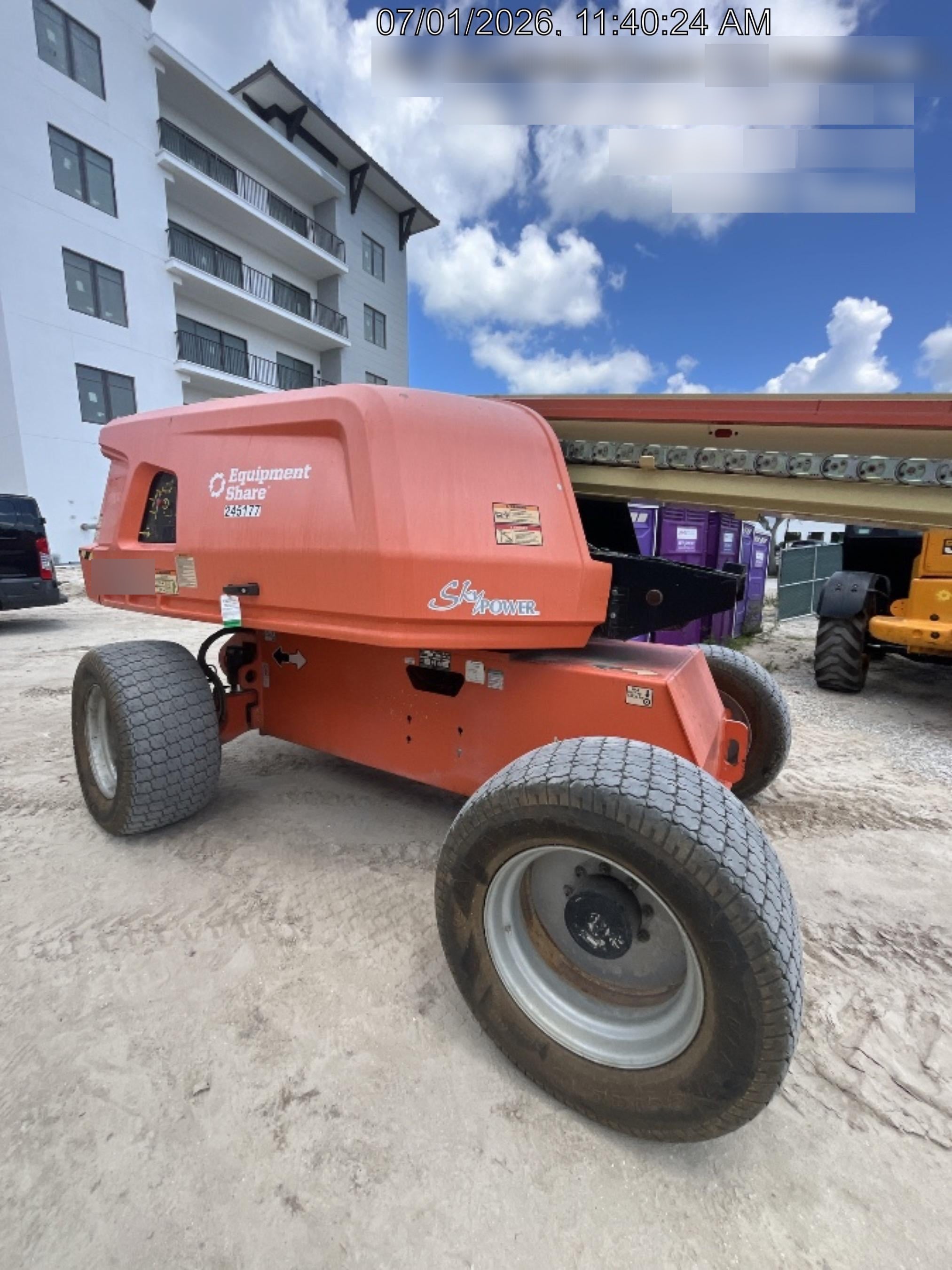 2022 JLG 660SJ