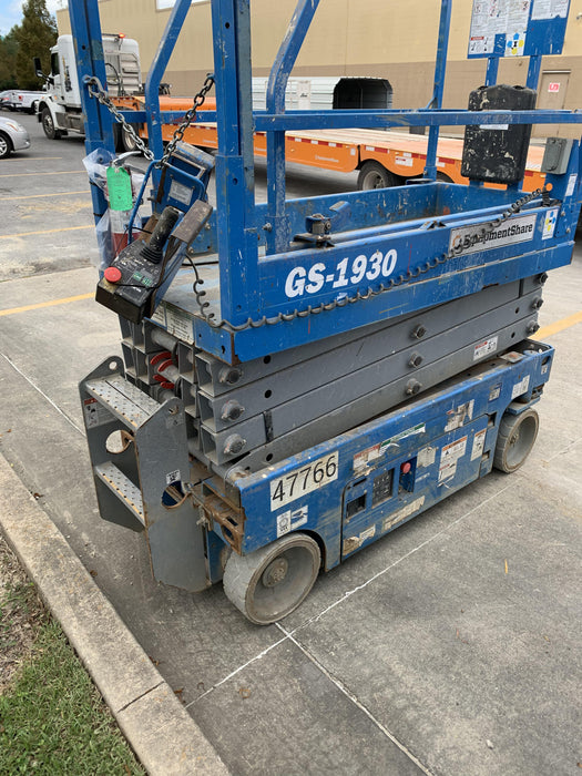 2019 Genie GS-1930 Fixed Rails with Chain Entry