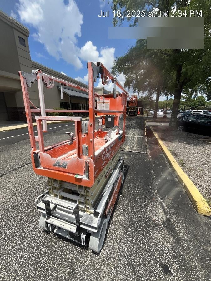 2025 JLG ES1932