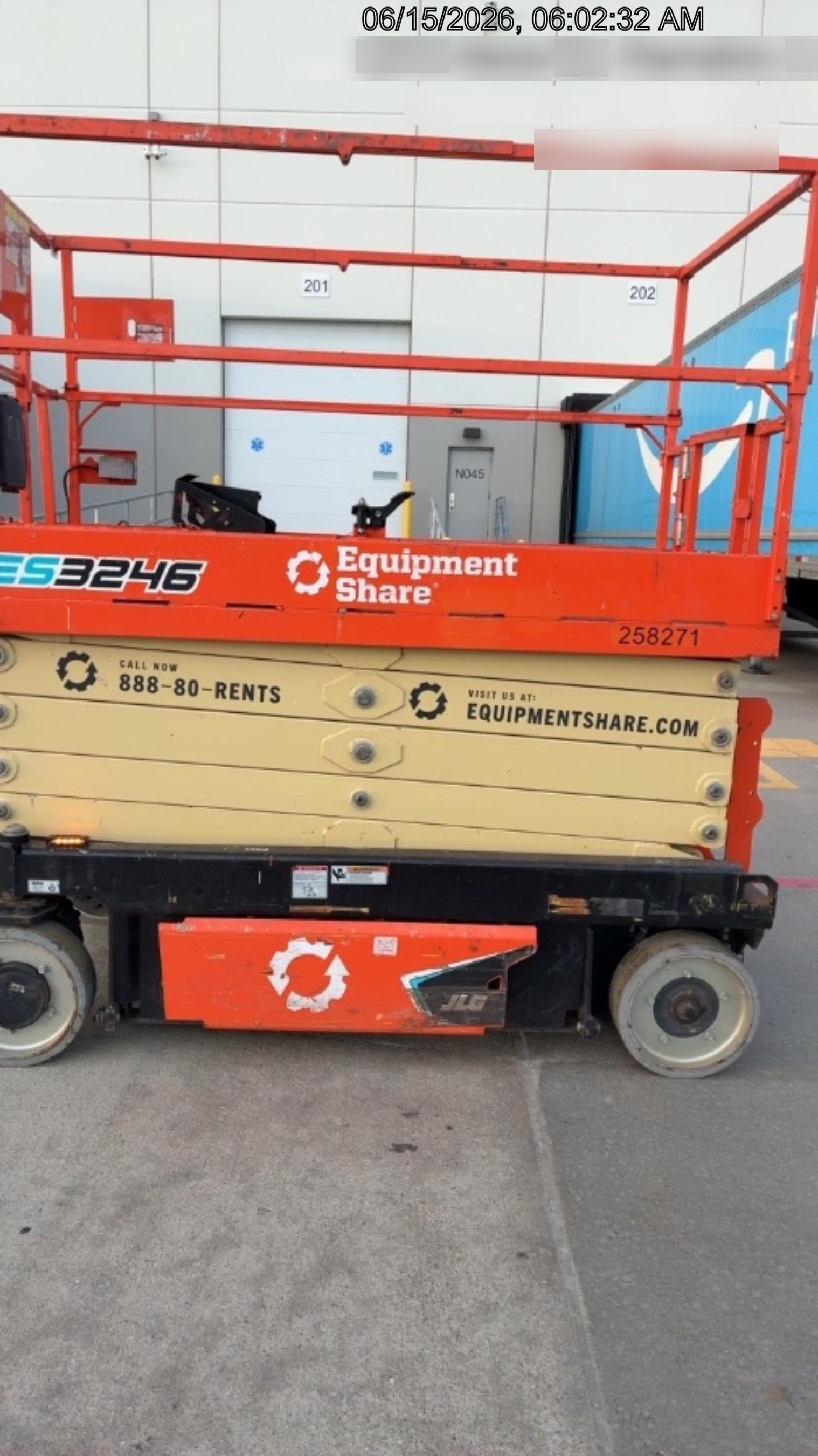 2022 JLG ES3246