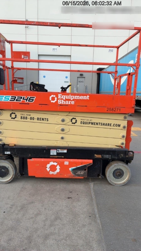 2022 JLG ES3246