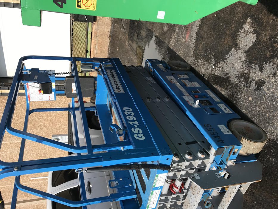 2019 Genie GS-1930 Fixed rails with chain Entry