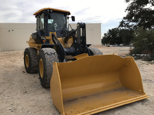 2020 John Deere 524L Cab/Heat/AC, 4th Function Hydraulics w/Hydraulic JRB QC, 2.75 yd Smooth BOE Bucket,Standard Carriage w/ 72" forks
