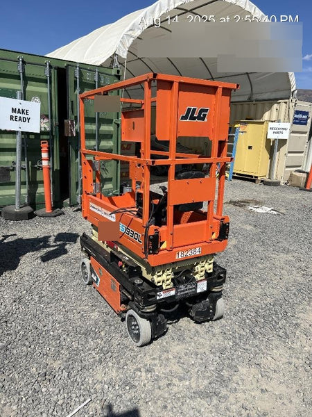 2021 JLG ES1330L