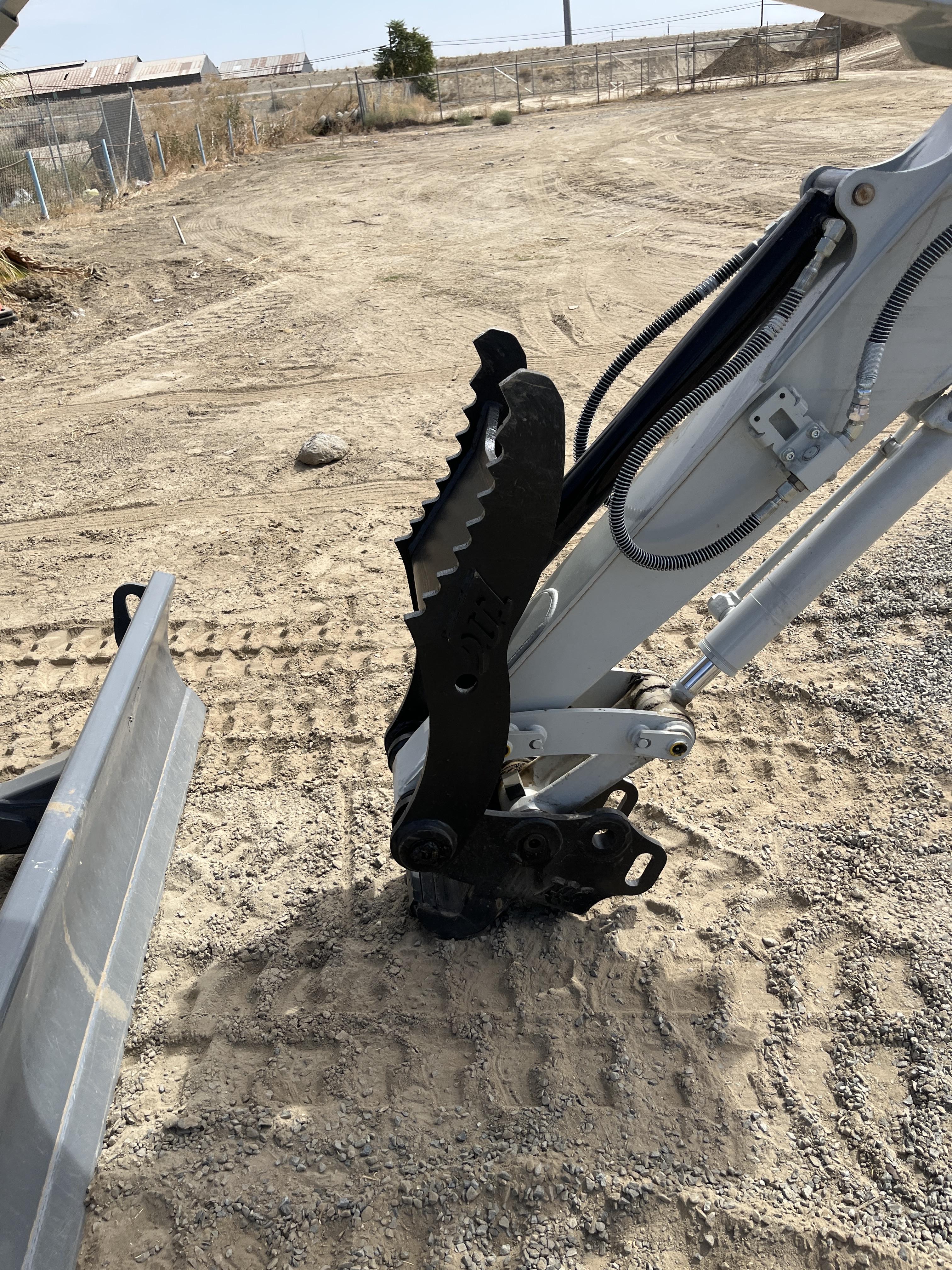 2024 TAKEUCHI TB235-2R