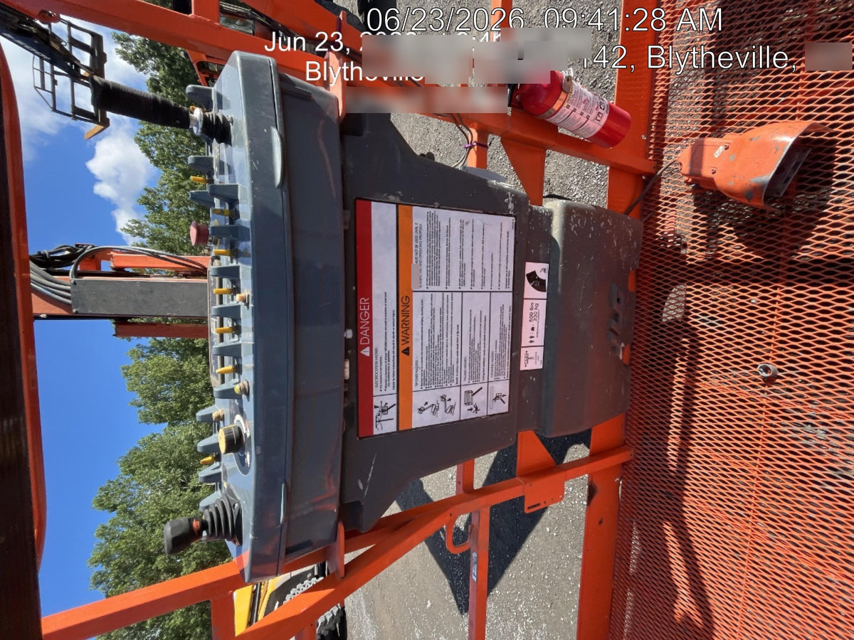 2019 JLG 800AJ