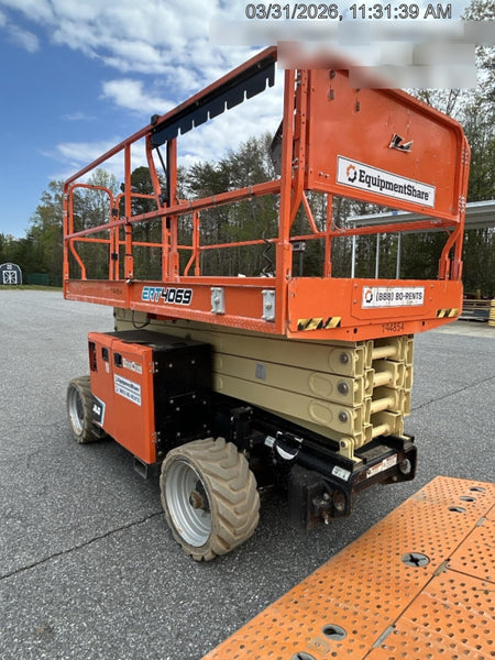2021 JLG ERT4069