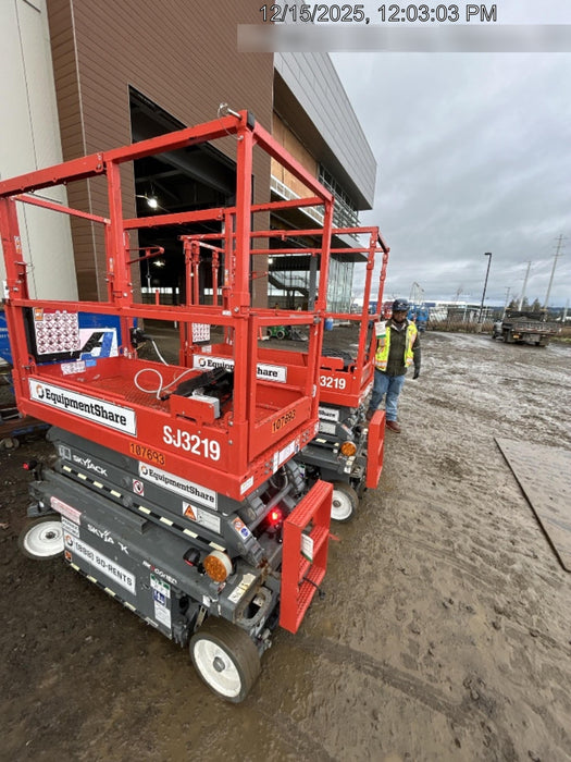 2020 Skyjack SJIII-3219 Solid NM Tires, Half height spring hinged entry gate, Dual Beacons, 800W Inverter