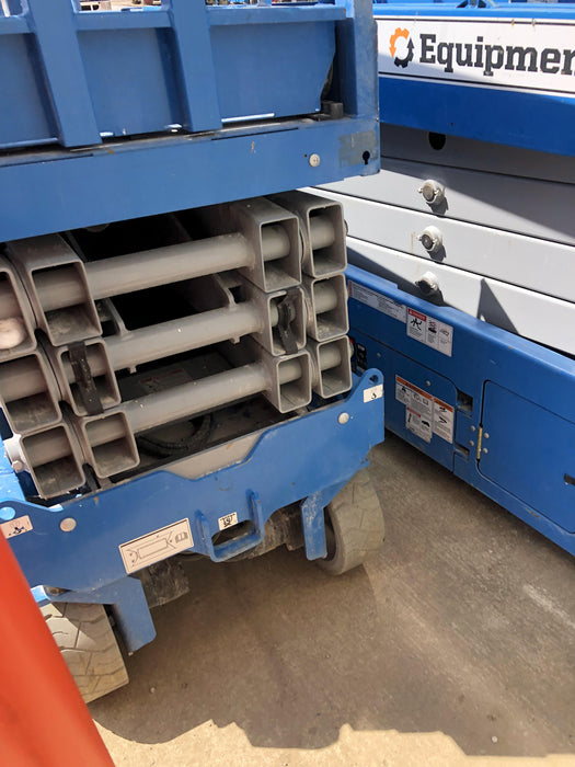 2019 Genie GS-2632 Folding rails with half height swing gate