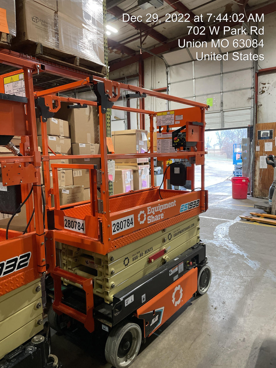 2022 JLG ES1932