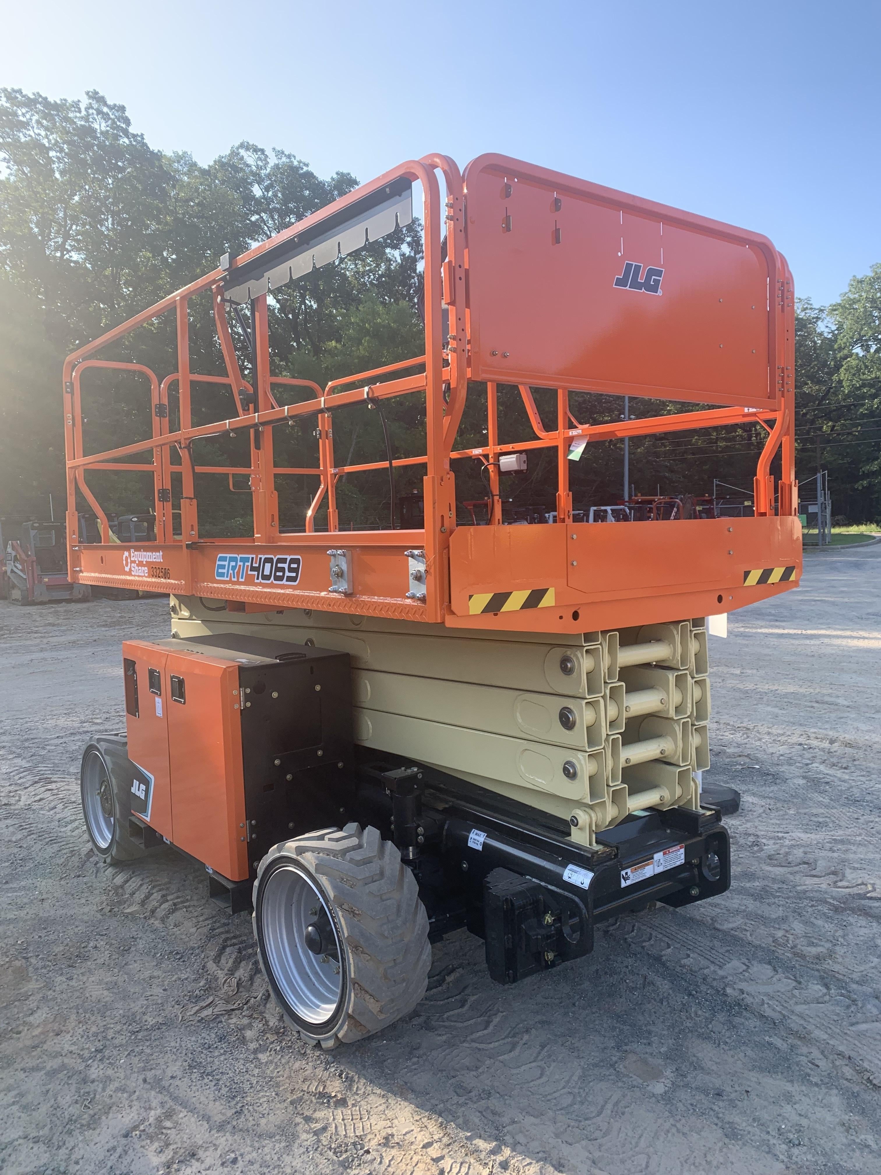 2023 JLG ERT4069