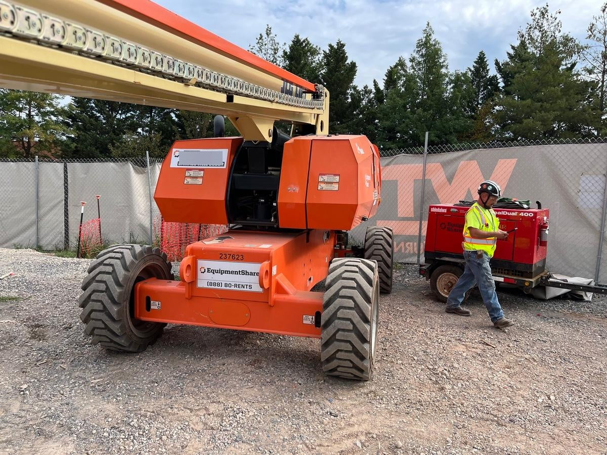 2022 JLG 860SJ