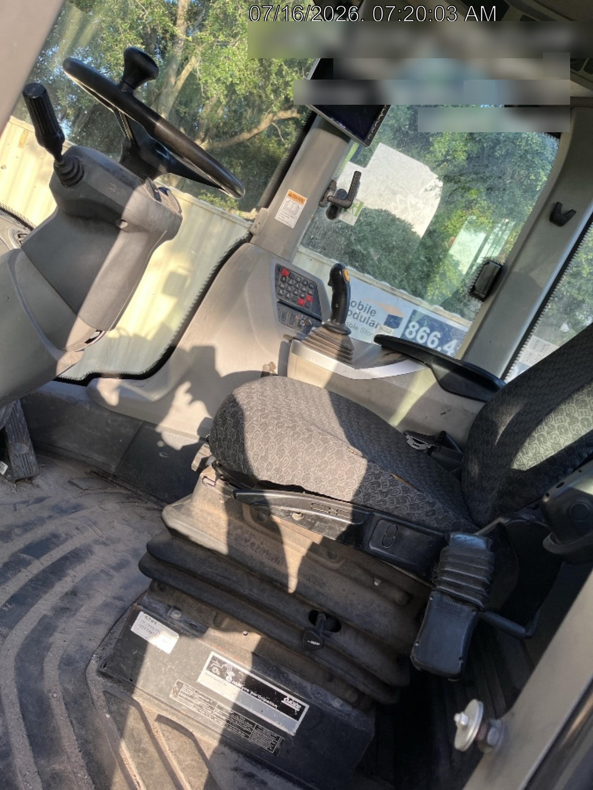 2017 Case 621G CLOSED CAB, JRB 416 STYLE HYD COUPLER