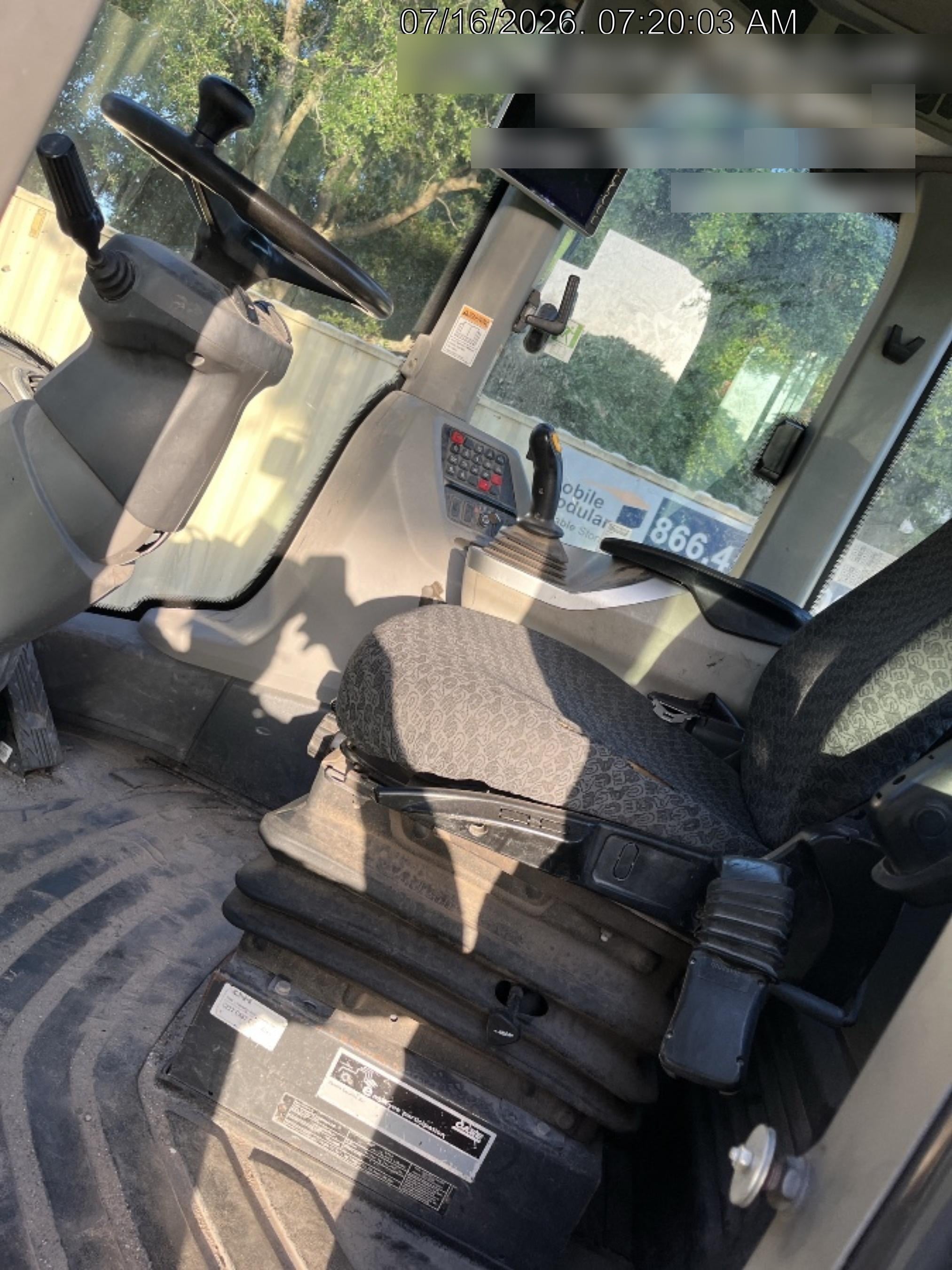 2017 Case 621G CLOSED CAB, JRB 416 STYLE HYD COUPLER