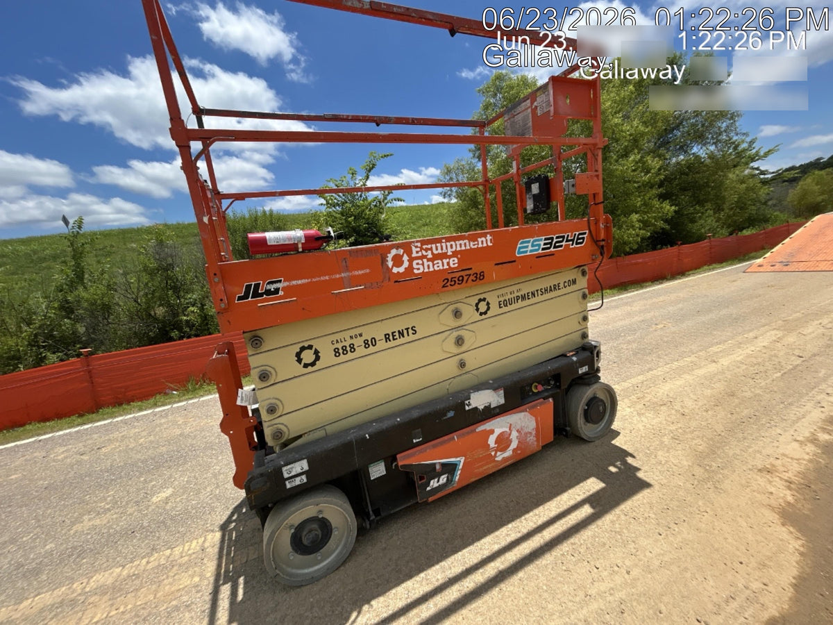 2022 JLG ES3246