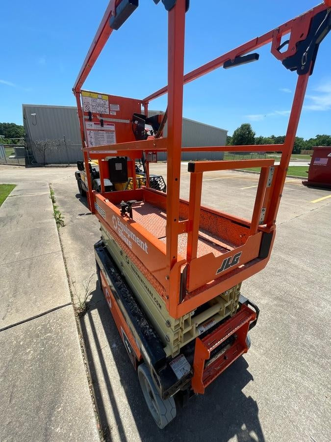 2023 JLG ES1932