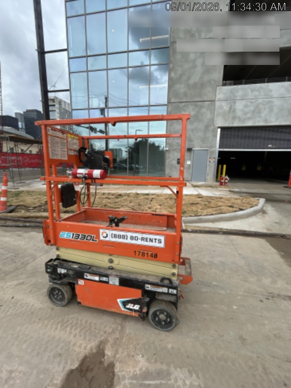2021 JLG ES1330L