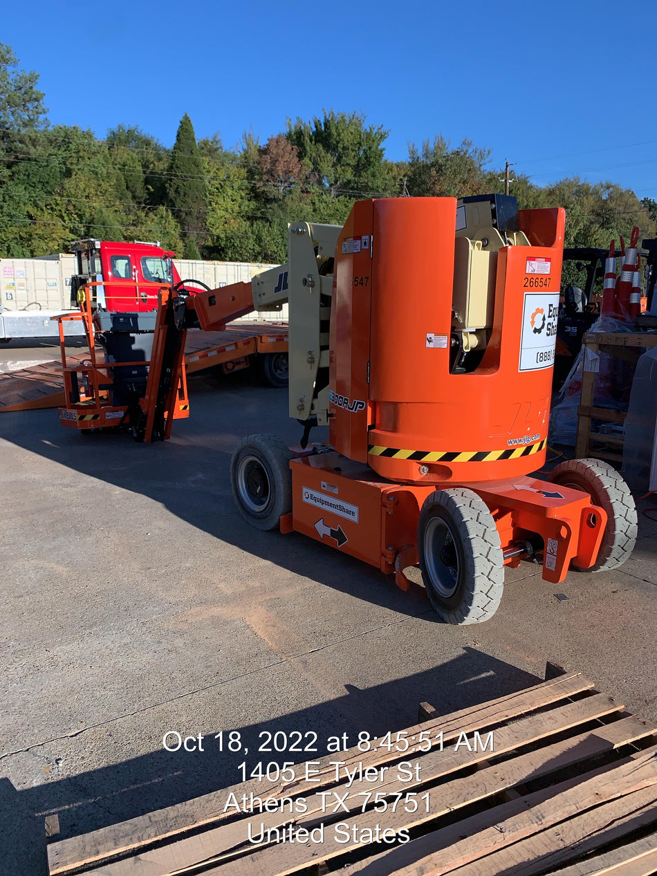 2022 JLG E300AJP