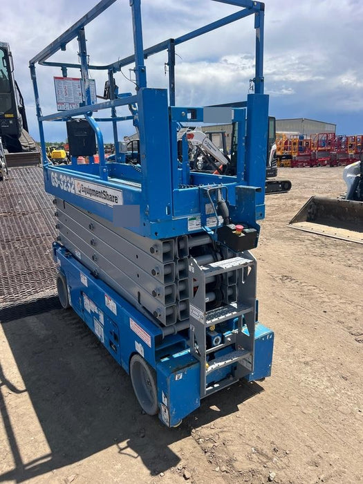 2019 Genie GS-3232 Folding rails with half height swing gate, 800 Amp Inverter