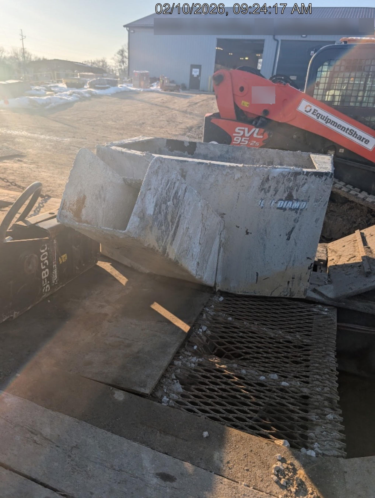 2021 BLUE DIAMOND 1/2 yd Concrete Bucket - Blue Diamond