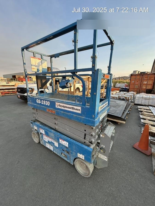 2020 Genie GS-1930 Solid Non Marking Tires, Beacon, Folding rails with half height swing gate, 800W Inverter