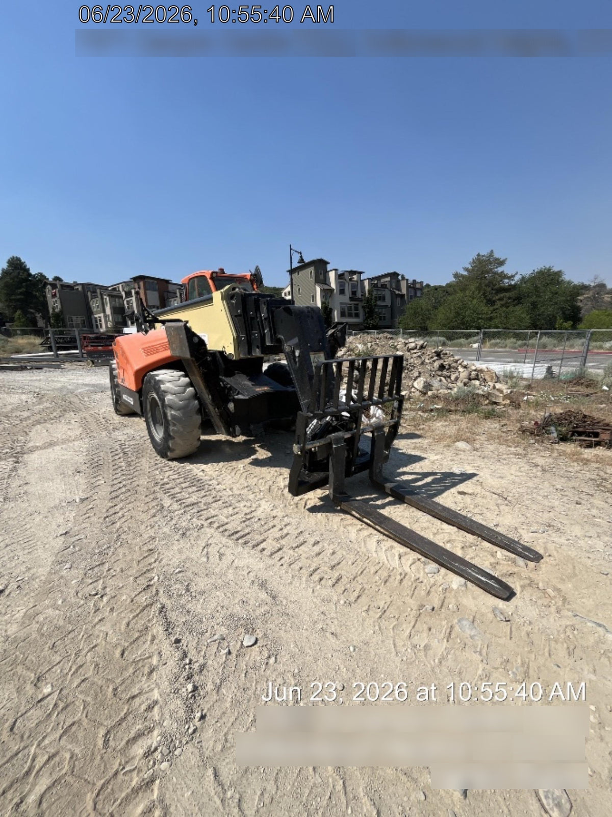 2021 JLG 1075
