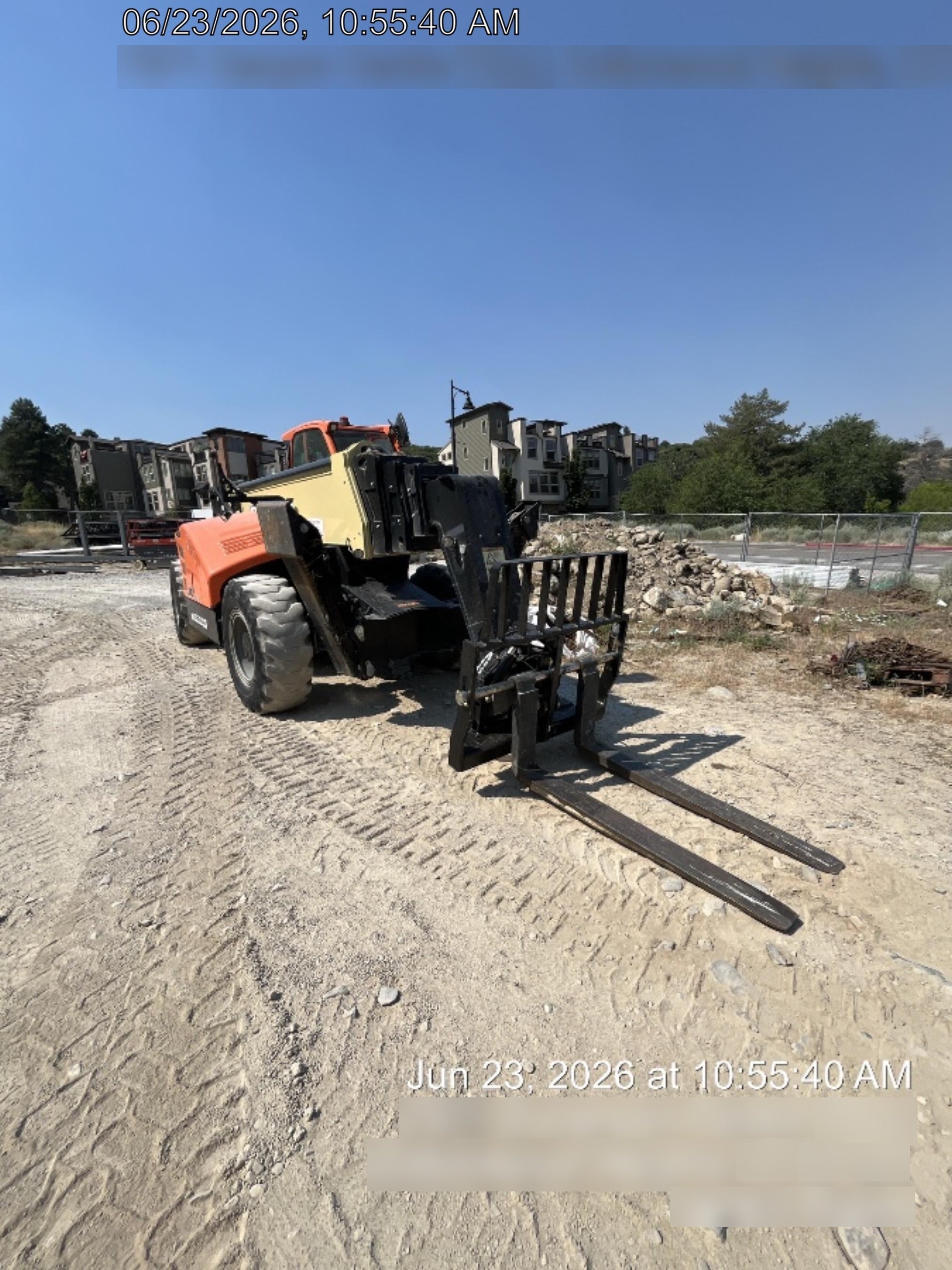 2021 JLG 1075